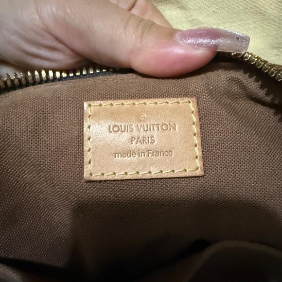 Louis Vuitton Palermo PM Bag - Picture 7 of 9